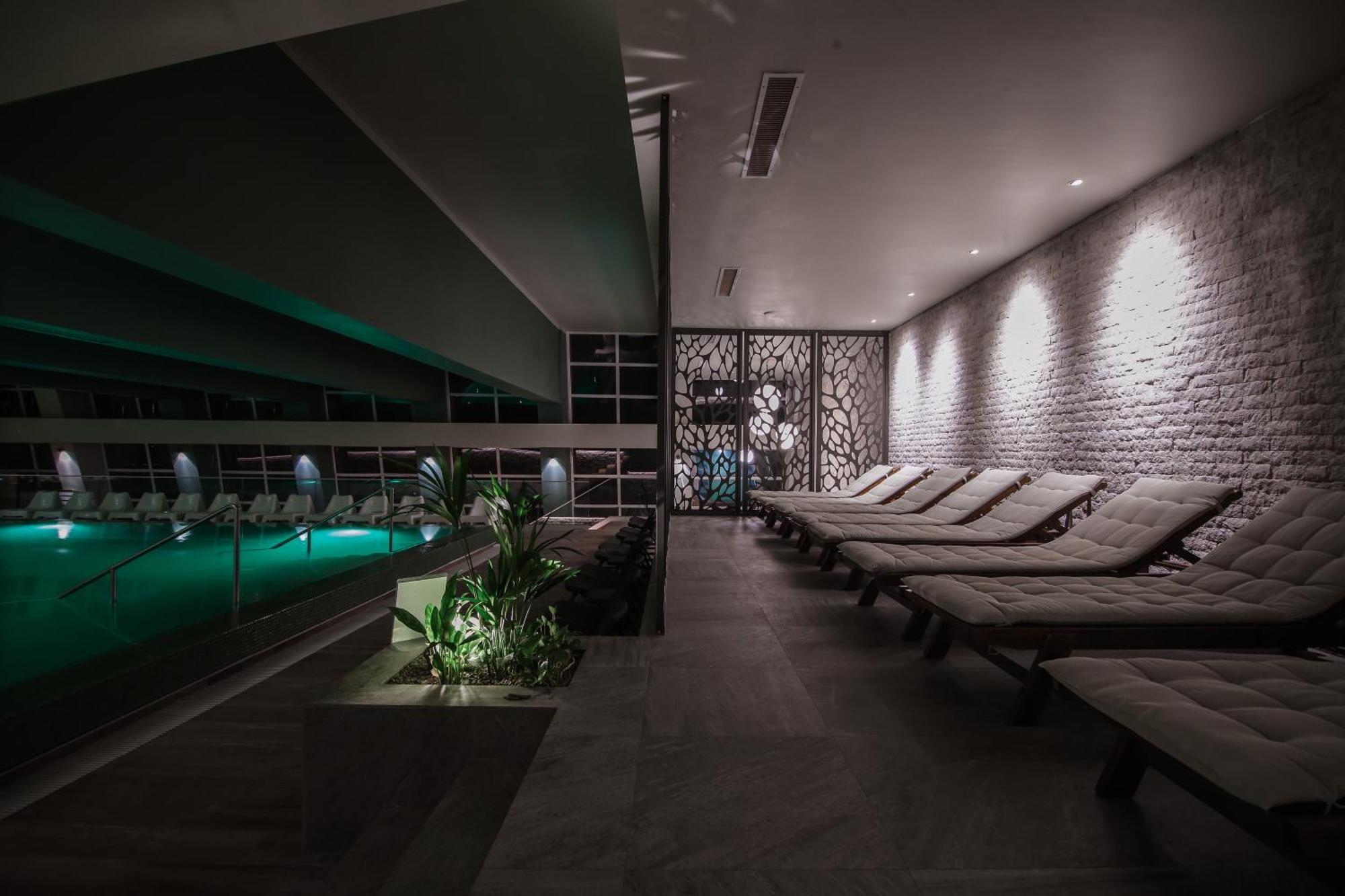 Bacolux Afrodita Resort & Spa, Herculane 바일레헤르쿨라네 외부 사진